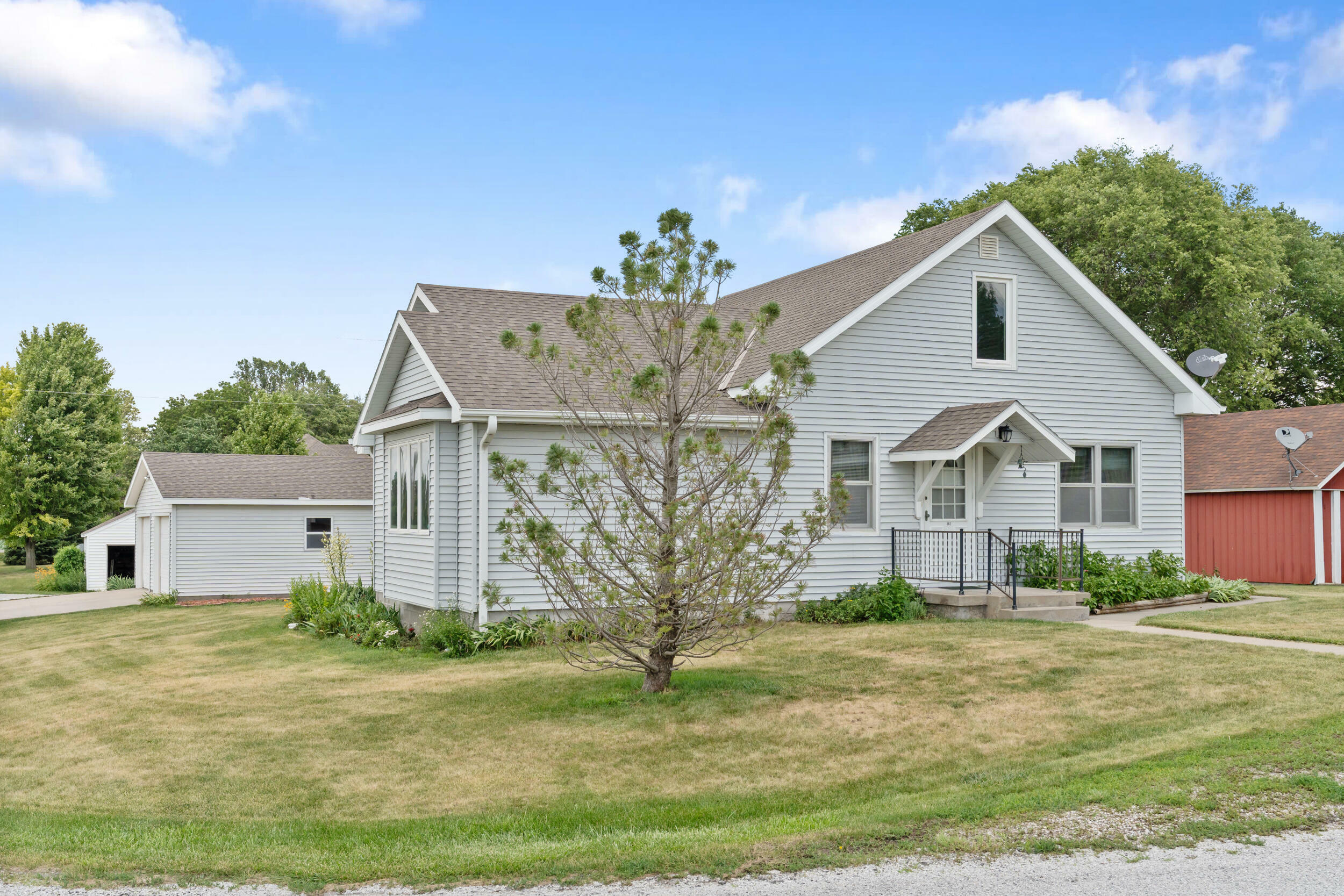 Property Photo: 302 Main Street IA 51554