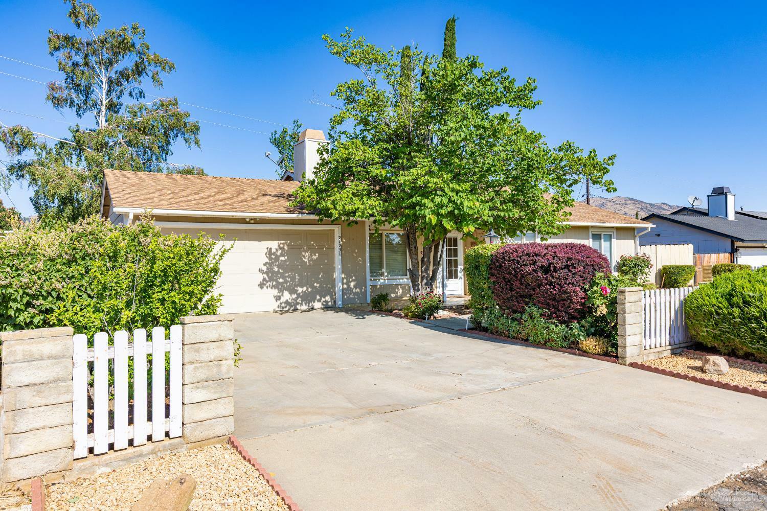 Property Photo: 21231 Santa Barbara Dr CA 93561