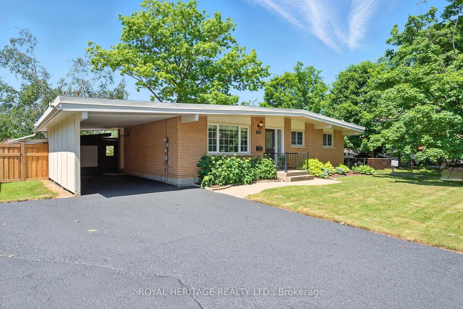 Property Photo: 927 Northminster Avenue ON K9H 6H7