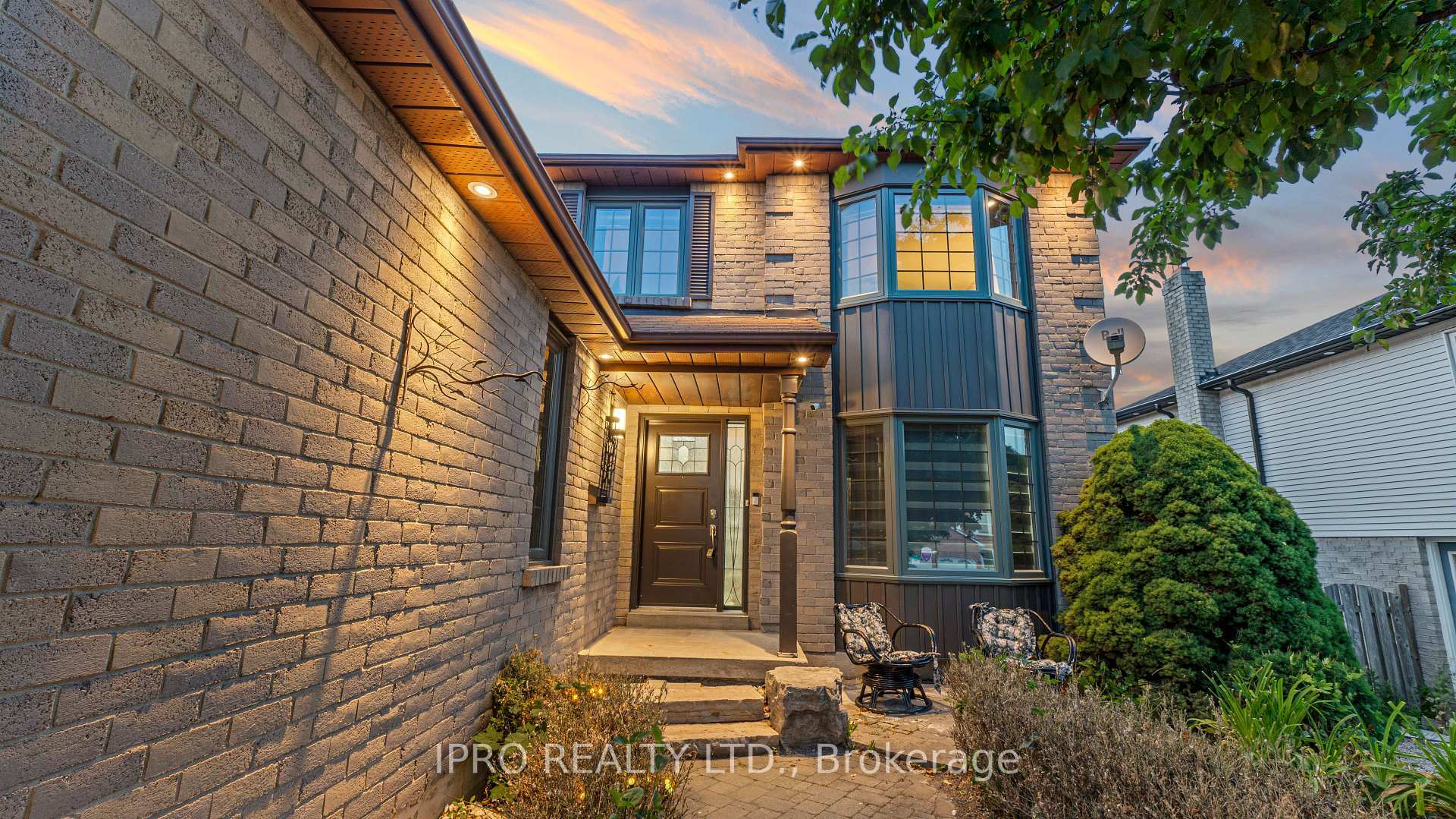 Property Photo: 589 Prestwick Drive ON L1J 7P5