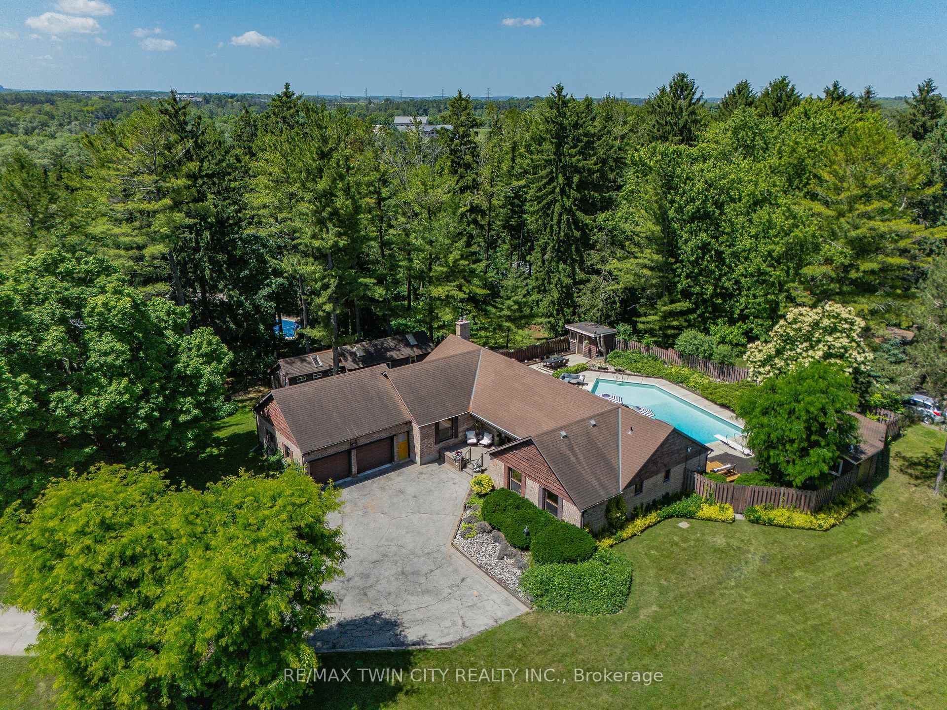 Property Photo: 105 Grandview Drive ON N0B 1N0