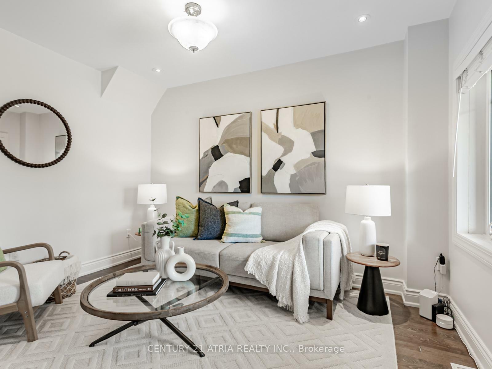 Property Photo: 117 Aldwych Avenue ON M4J 1X7