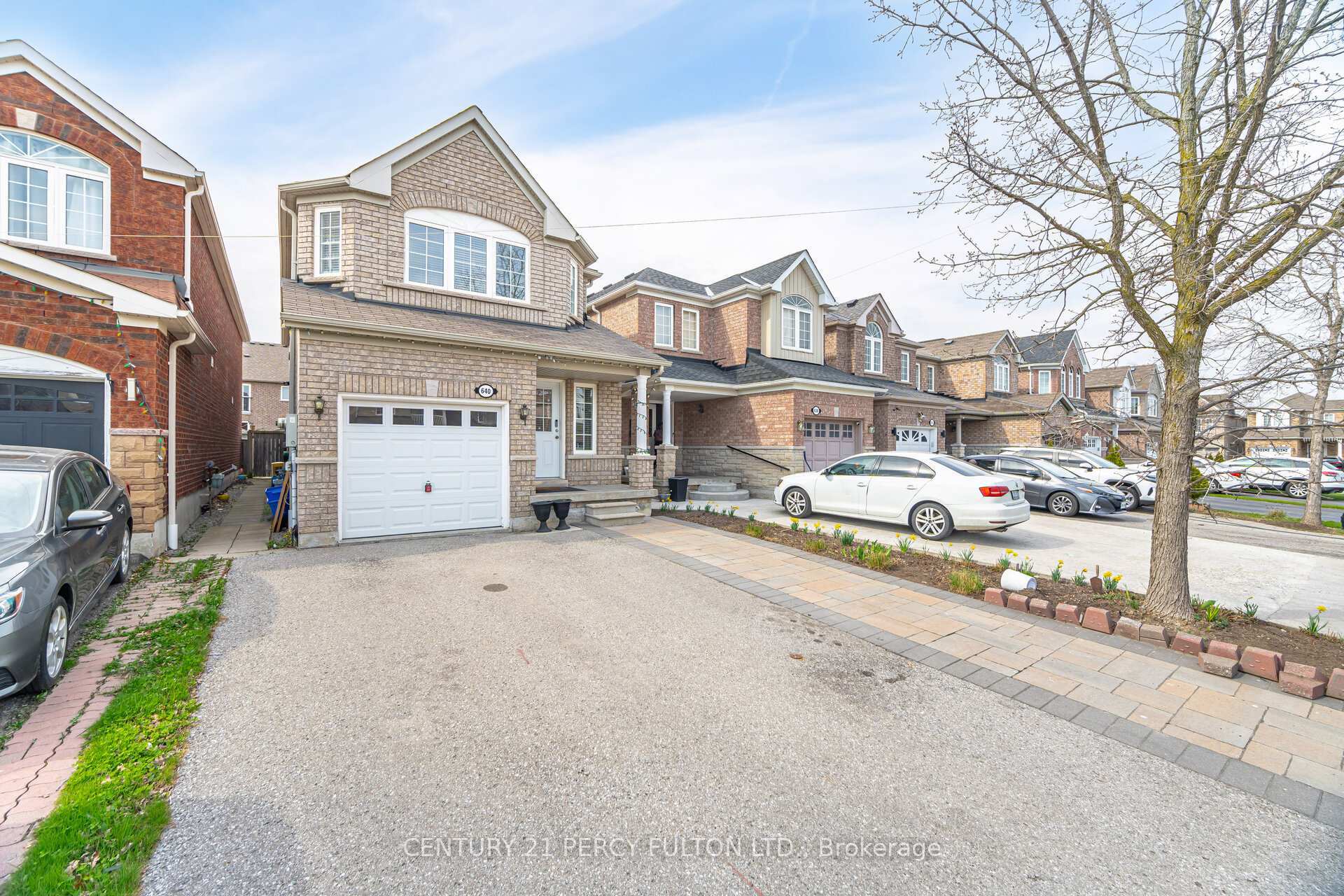 Property Photo: 640 Sunbird Trail ON L1X 2X7