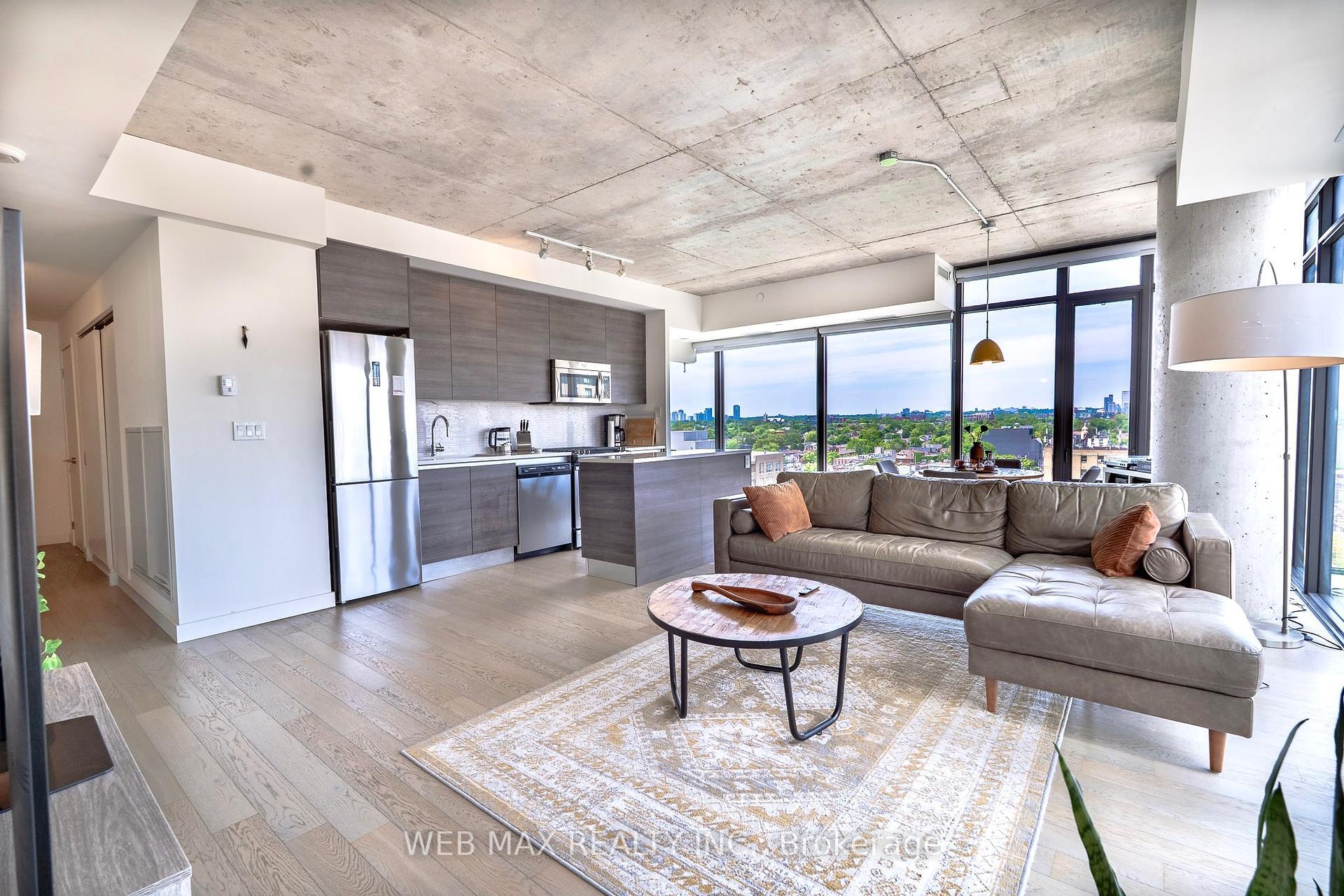 Property Photo: 111 Bathurst Street 1005 ON M5V 0M9