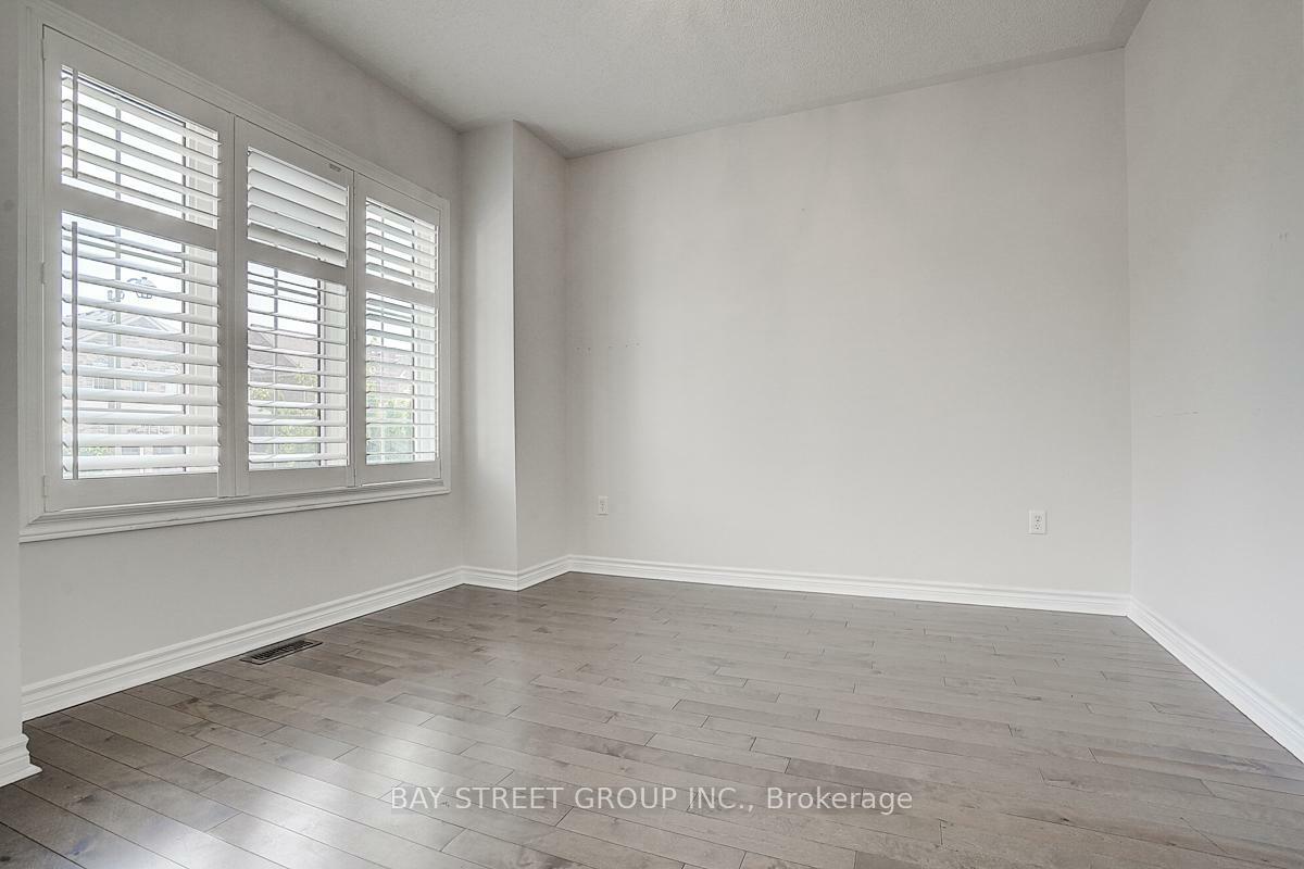 Property Photo: 852 William Lee Avenue ON L1K 0W2