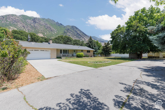 Property Photo: 1047 E Oak Hill Dr S UT 84004