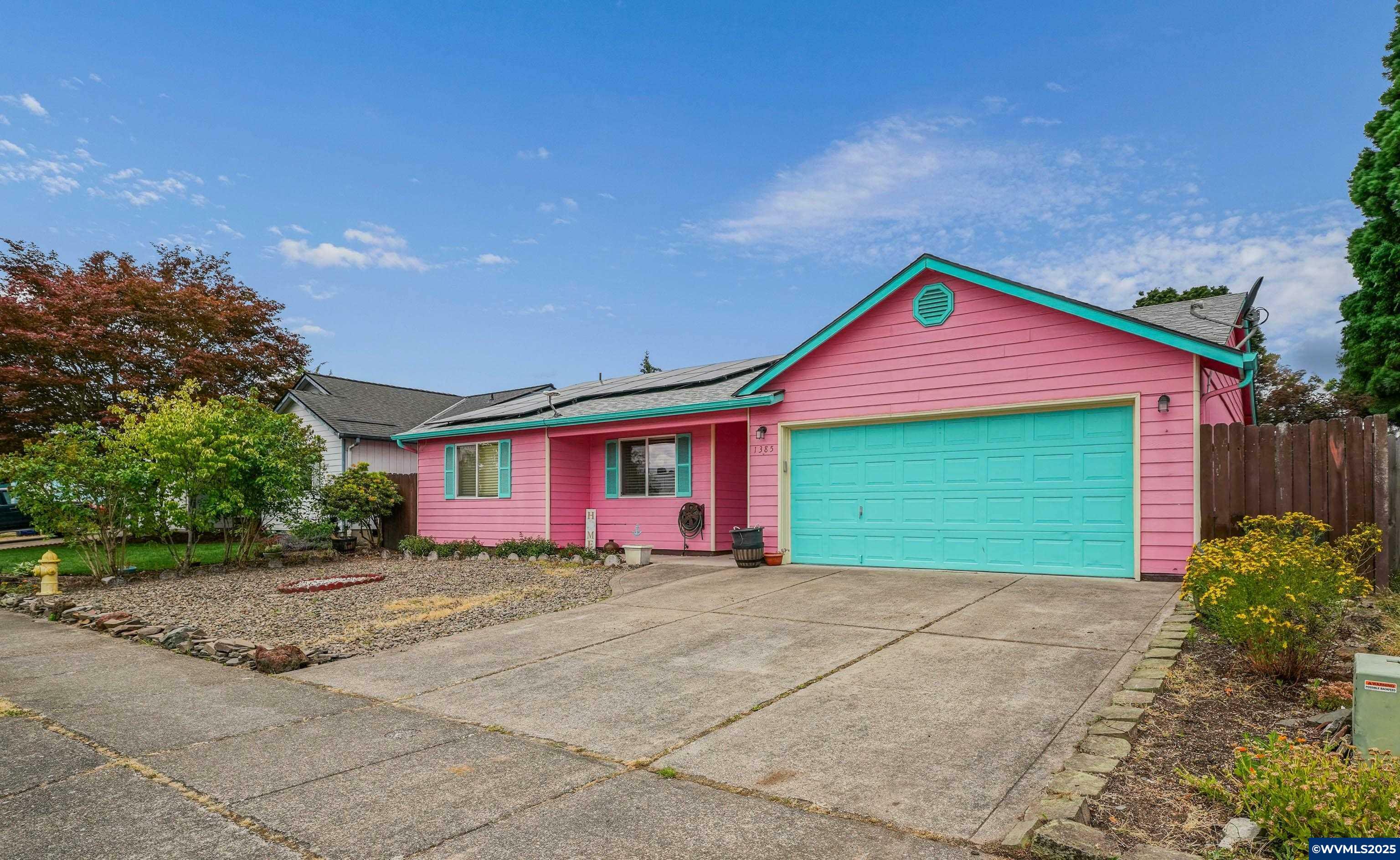 Property Photo:  1385 46th Pl SE  OR 97317 