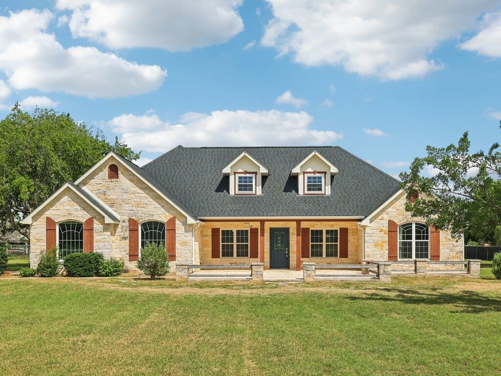 Property Photo: 105 Kyle Lane TX 78628