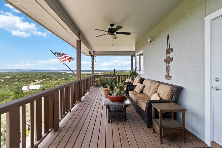Property Photo: 633 Flaman Road TX 78133