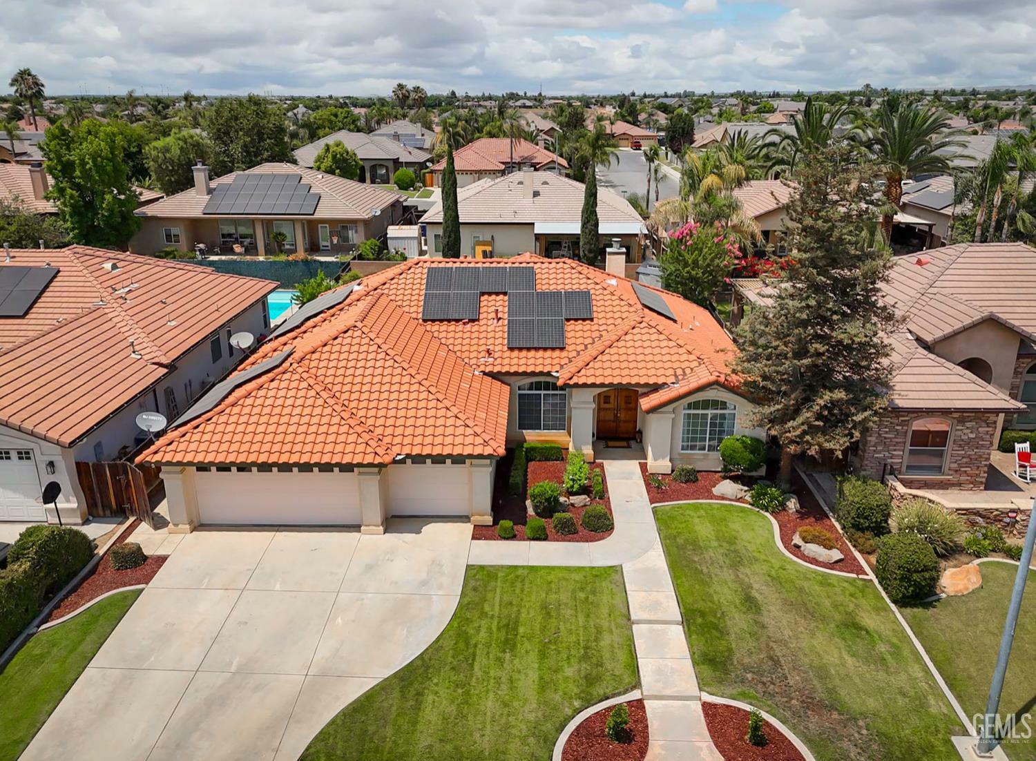 Property Photo: 12710 Lanai Avenue CA 93312