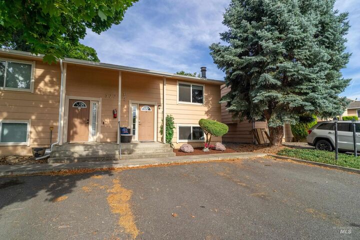 Property Photo:  3129 1/2 8th Street C A  ID 83501 