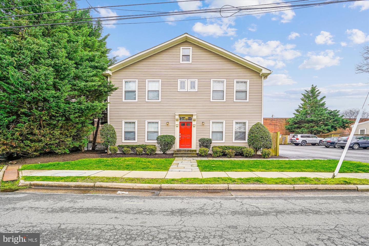 Property Photo: 409 E Raymond Avenue 8 VA 22301