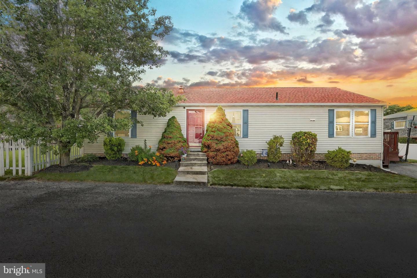 19 Glenview Circle  Dillsburg PA 17019 photo