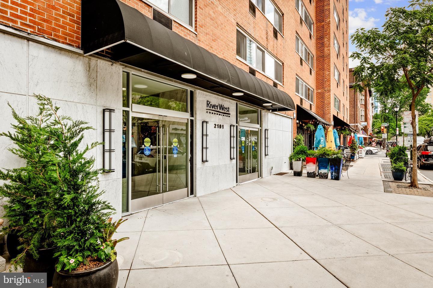 Property Photo: 2101 Chestnut Street 17 1809 PA 19103