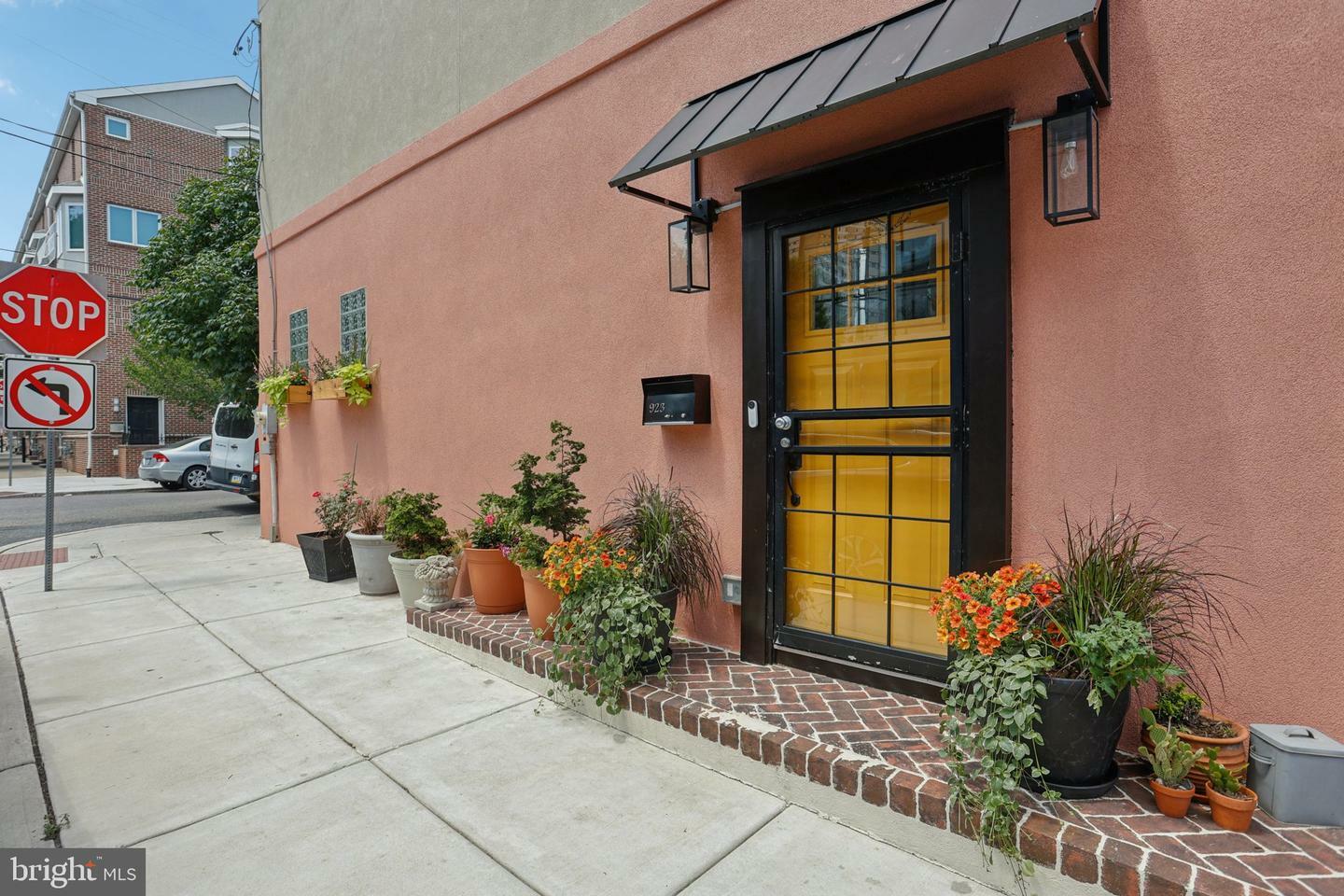 923 S 3rd Street  Philadelphia PA 19147 photo