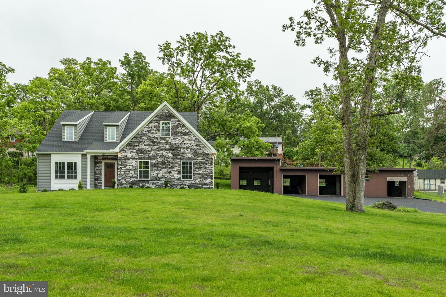 105 Lake Road  Elizabethtown PA 17022 photo