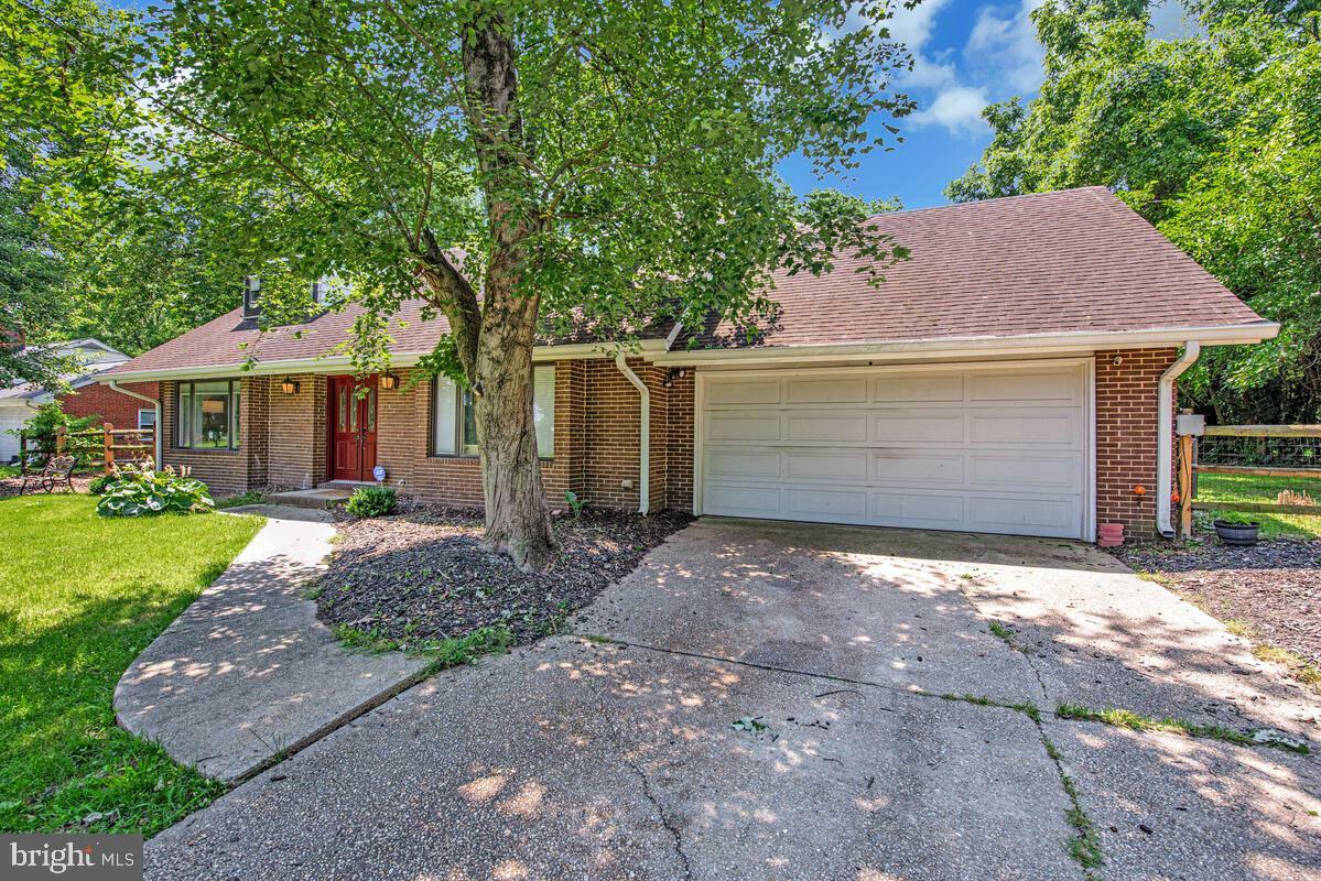 Property Photo: 8825 Briarcroft Lane MD 20708