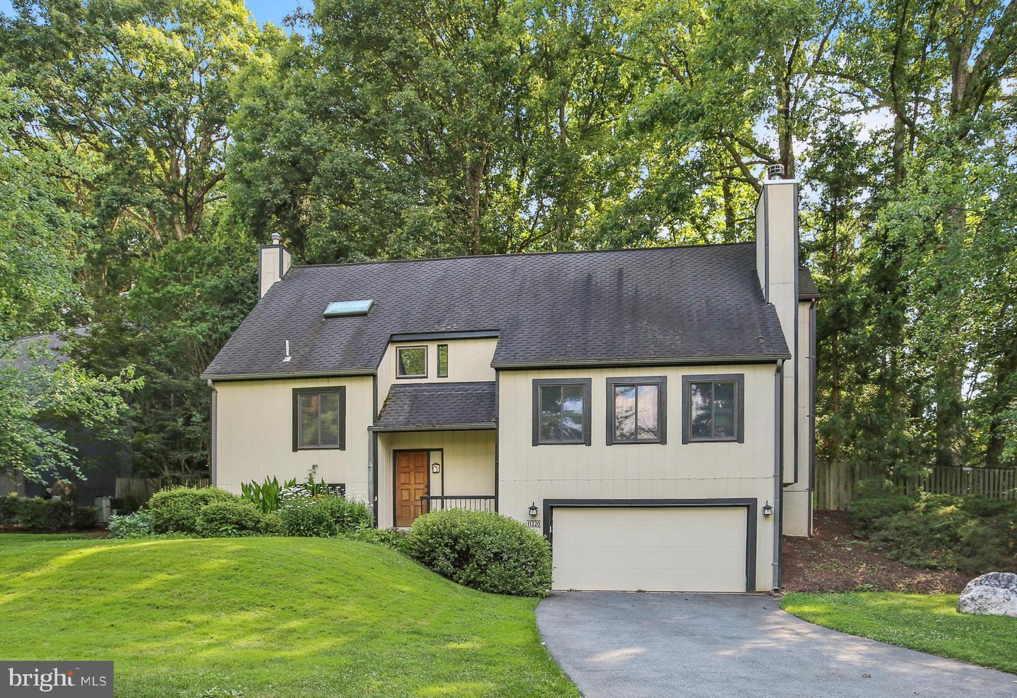 Property Photo: 11220 Angus Place MD 20854