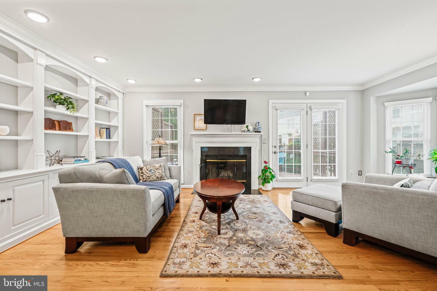 913 Rolfe Place  Alexandria VA 22314 photo