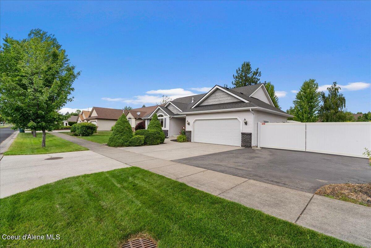Property Photo:  1567 E Hoffman Ave  ID 83815 