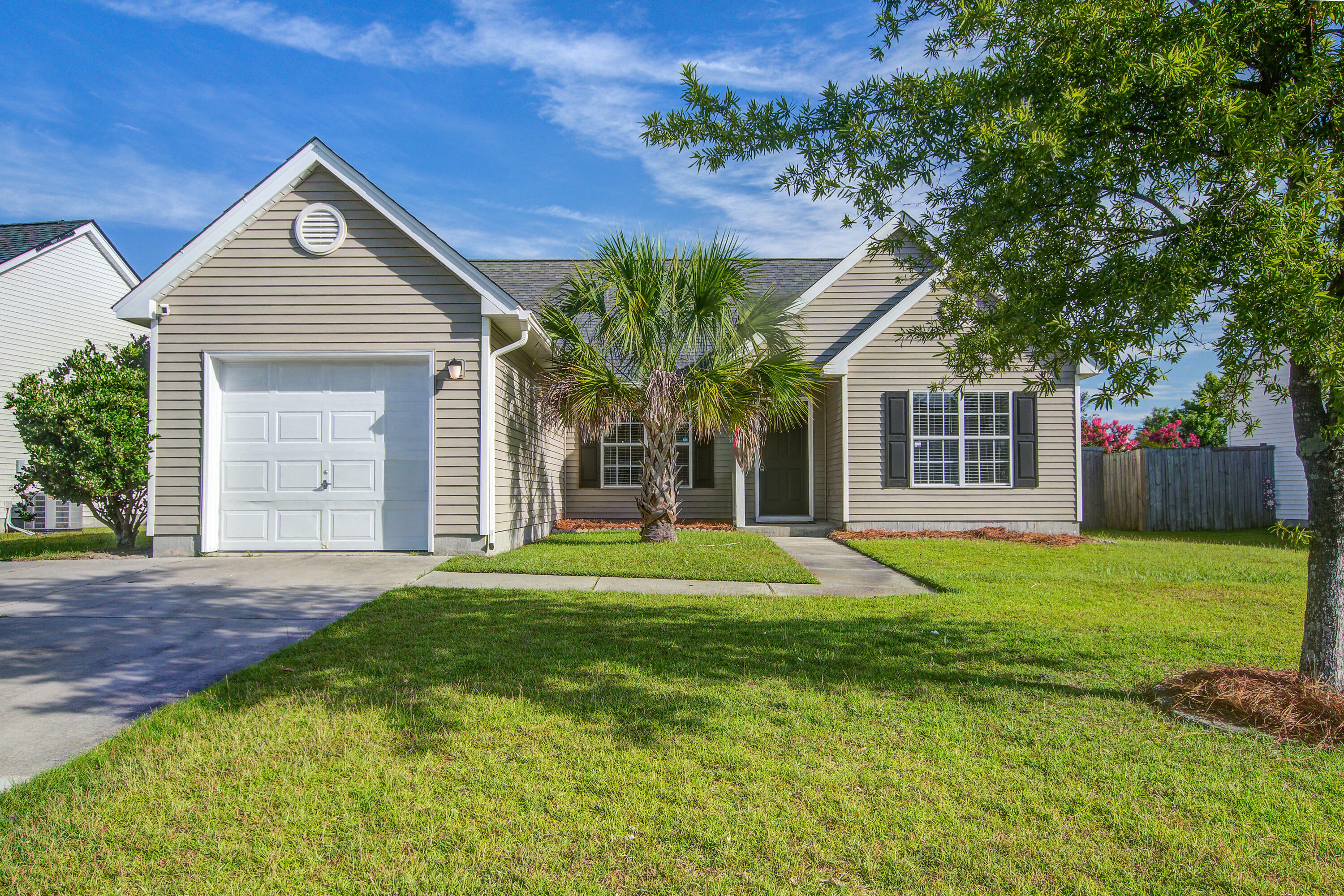 Property Photo:  109 Dovetail Circle  SC 29483 
