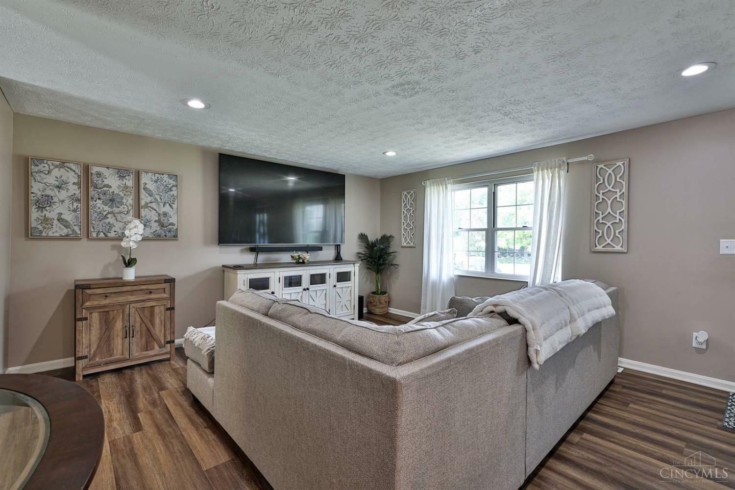 Property Photo: 1809 Lincrest Drive OH 45240
