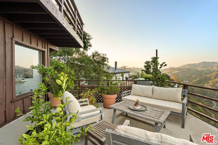 Property Photo:  2154 Beech Knoll Rd  CA 90046 