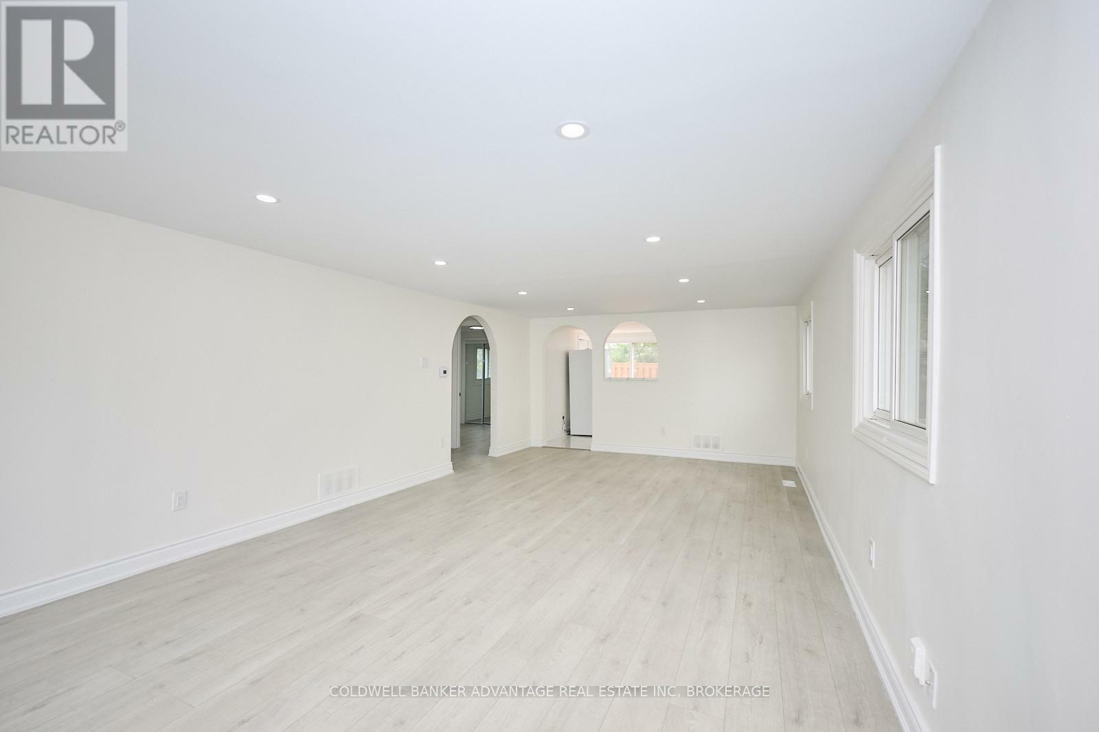 Property Photo:  34 Scholfield Avenue  ON L3B 1N5 