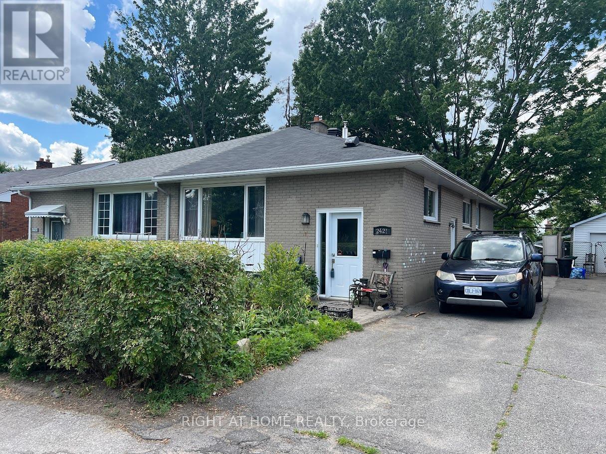 Property Photo: 2421 Iris Street ON K2C 1C7