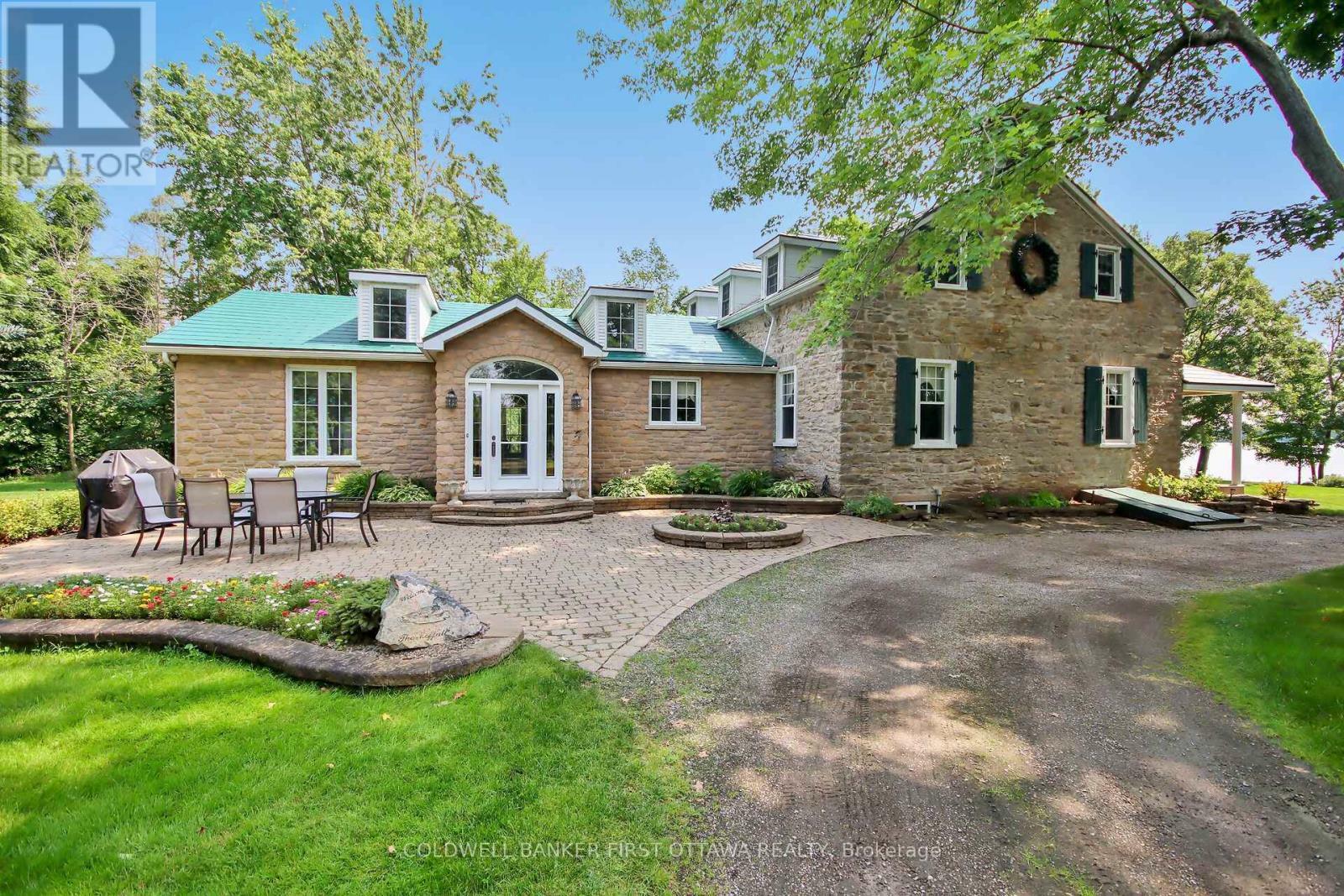 Photo de la propriété: 100 Loch End Road ON K7C 0S9