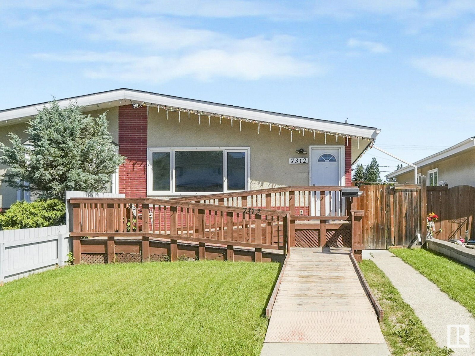 Property Photo: 7312 83 Av NW AB T6B 0G6