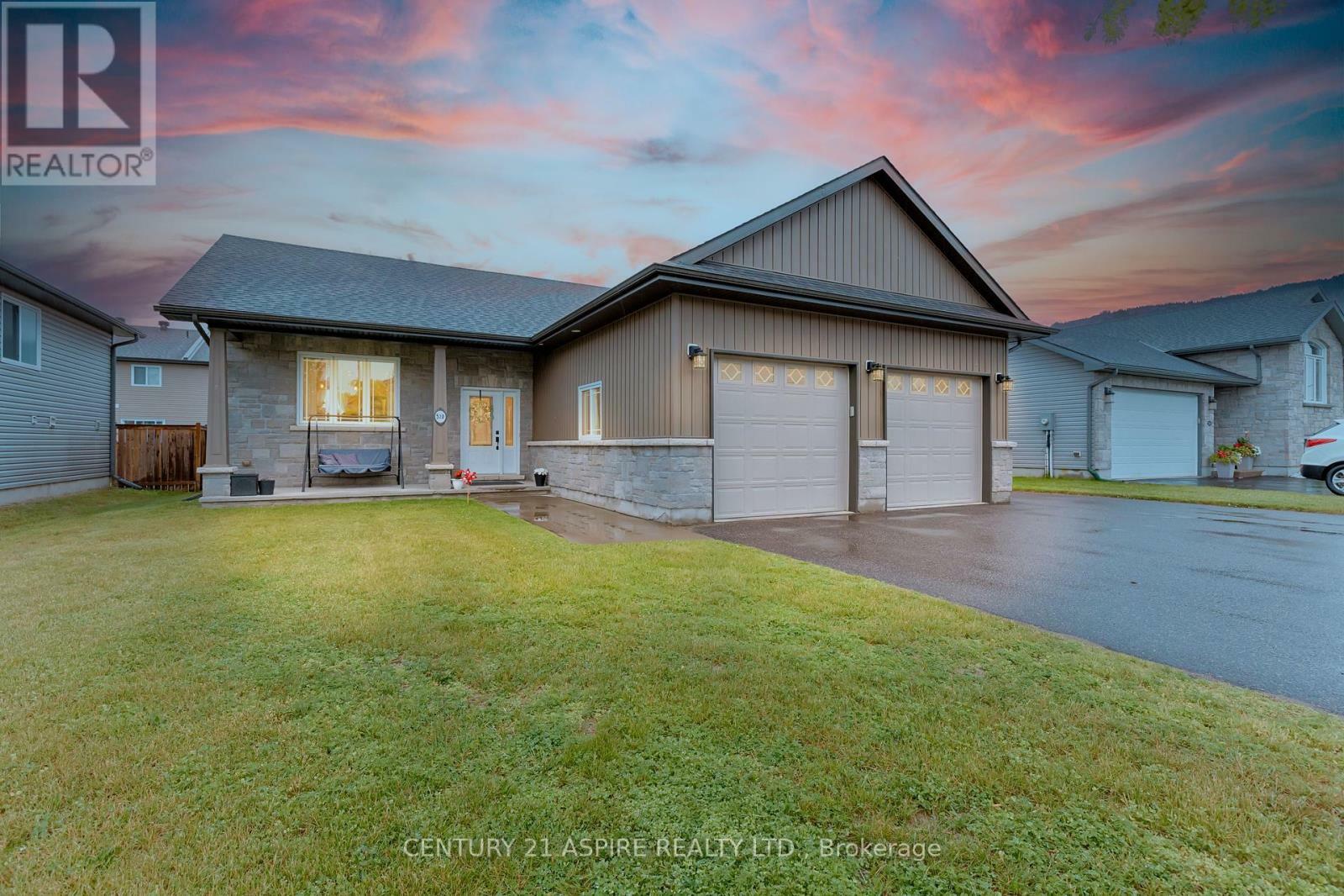 Property Photo:  520 Gardner Crescent  ON K8H 0C4 