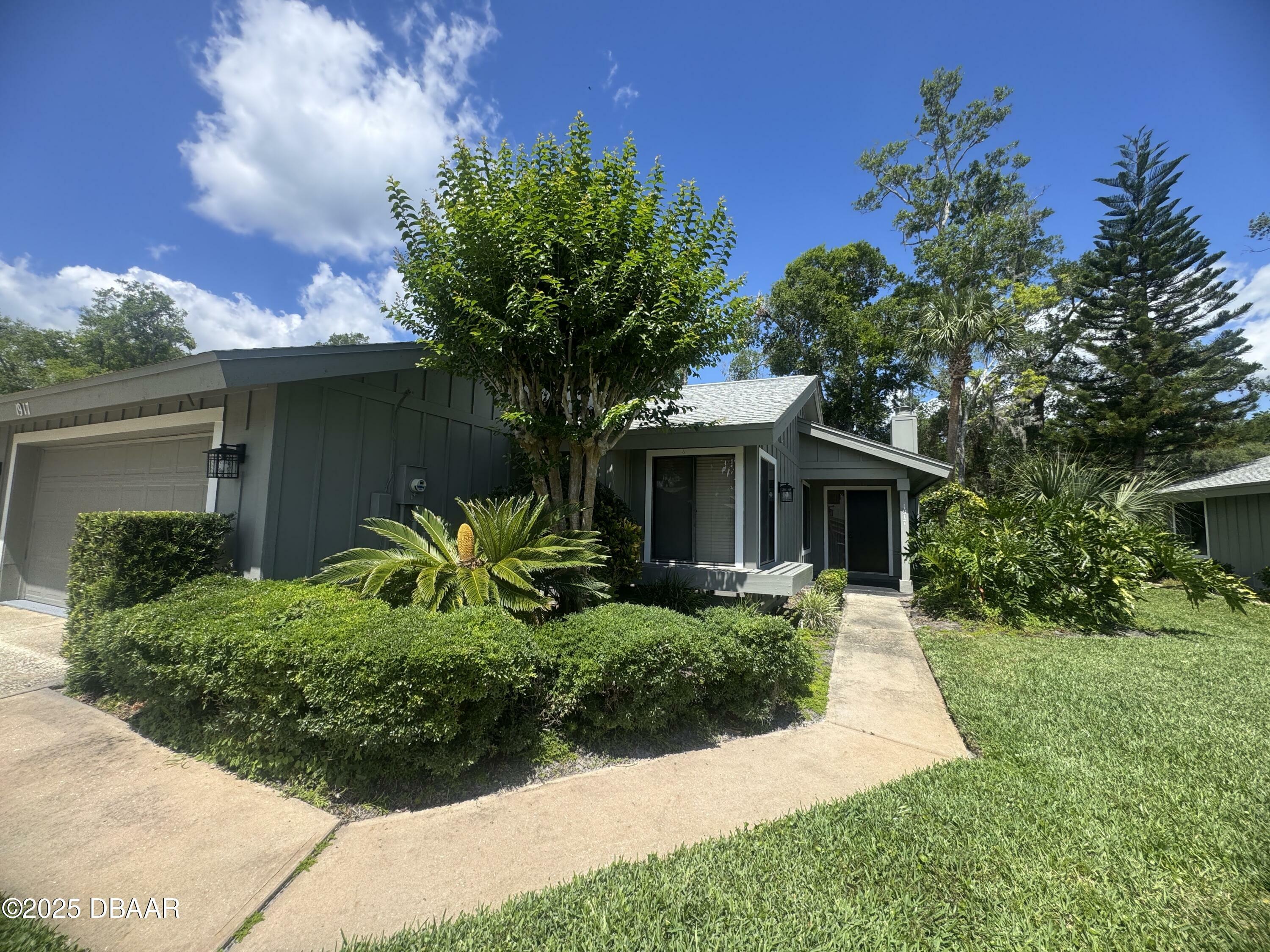 Property Photo: 1917 Goldenrod Way FL 32128
