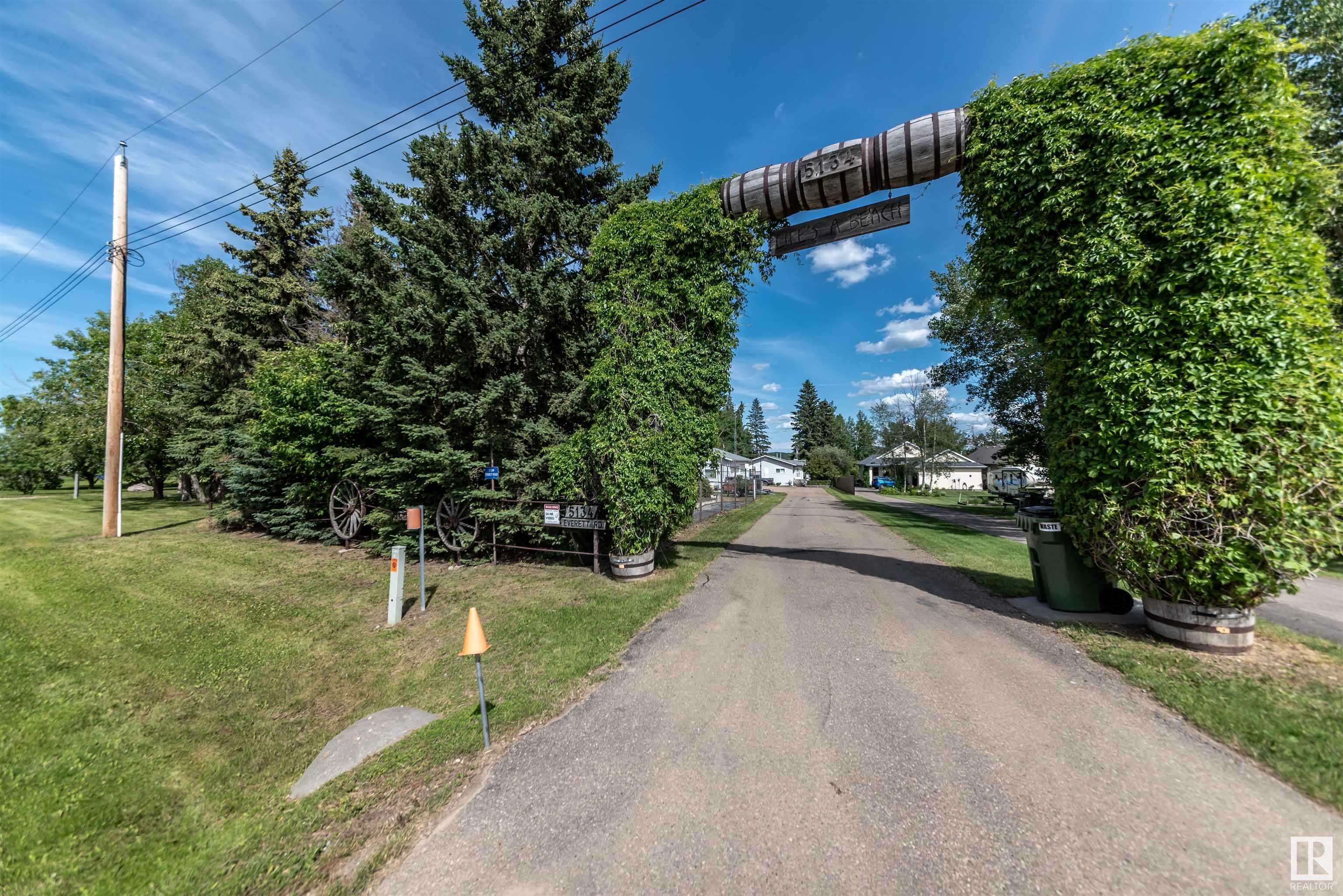 Property Photo: 5134 Everett Road AB T0E 1V0