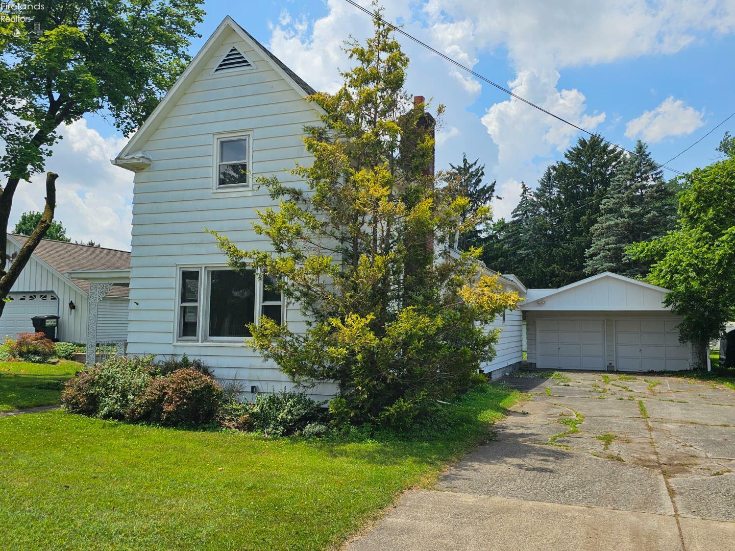 Property Photo: 411 N Mulberry Street OH 43410