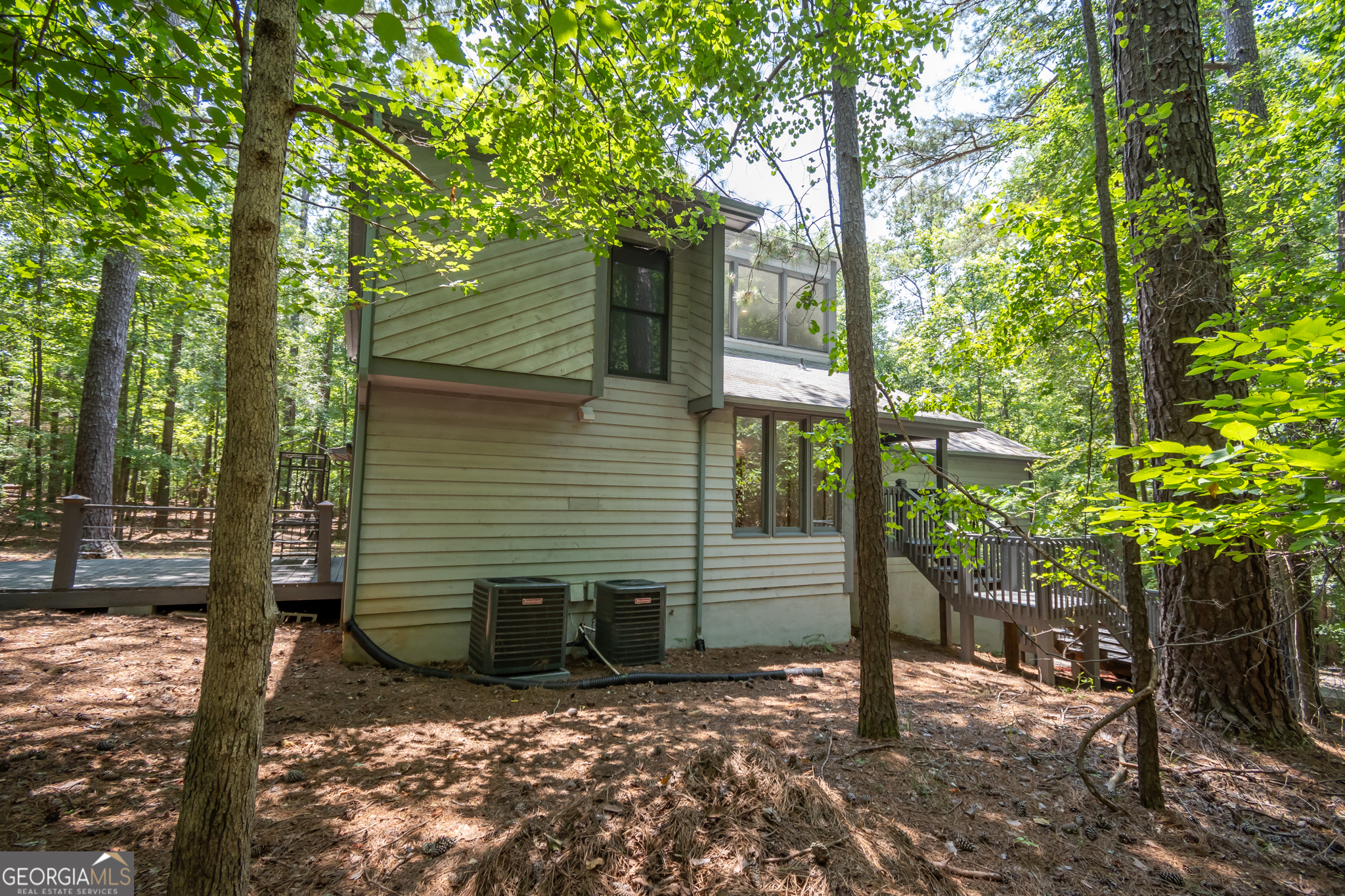 Property Photo: 102 Chickadee Court GA 30605