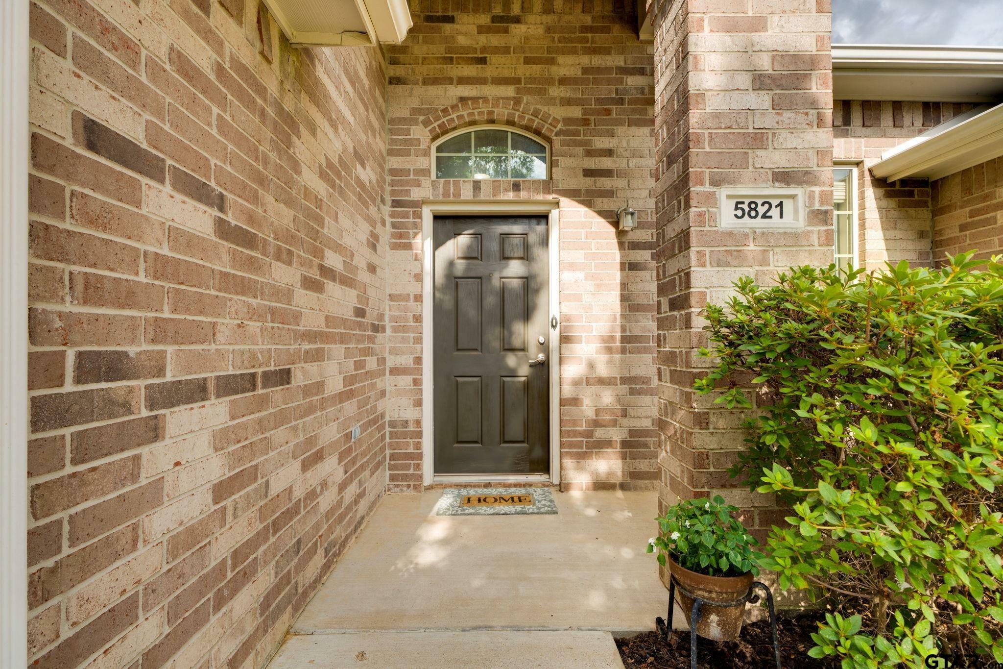 Property Photo:  5821 Thompson Pl  TX 75707 