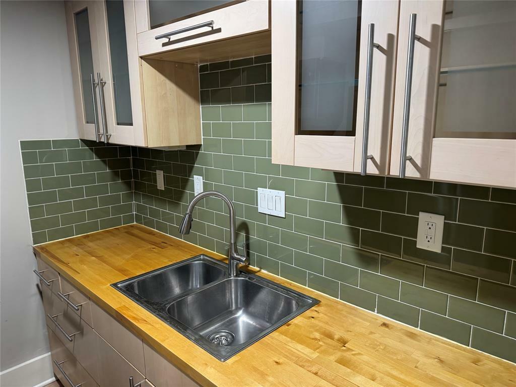 Property Photo: 2608-C Hopkins Street TX 77006