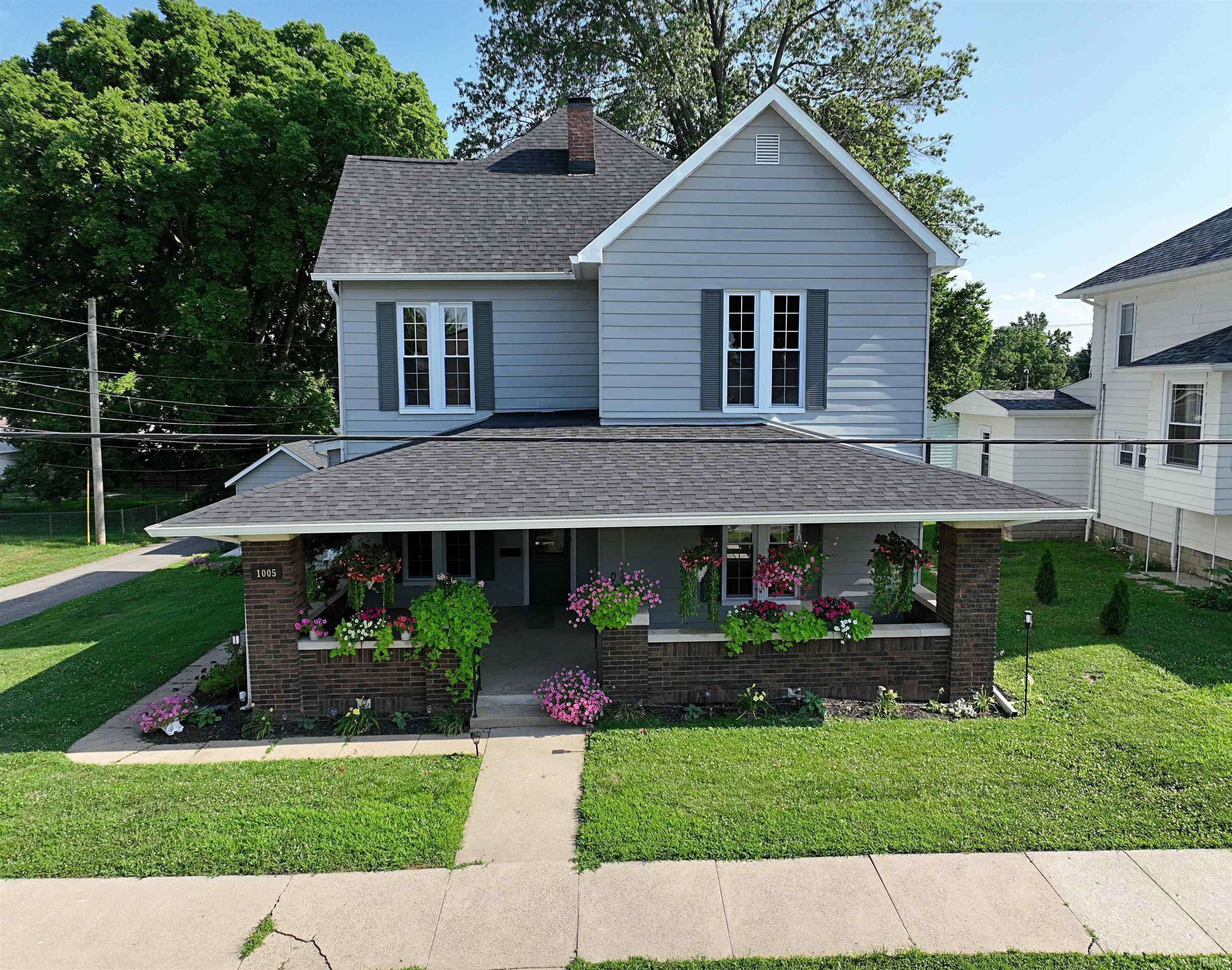 Property Photo: 1005 E Walnut Street IN 47501