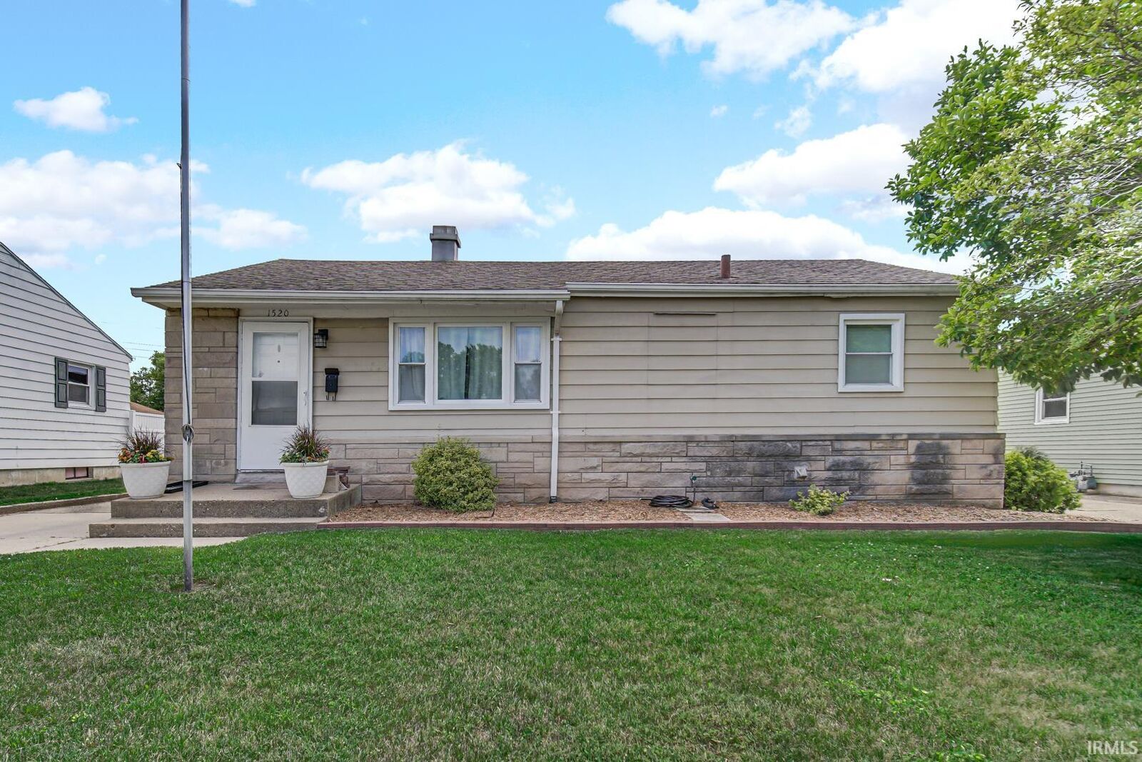 Property Photo: 1520 Ryer Street IN 46628