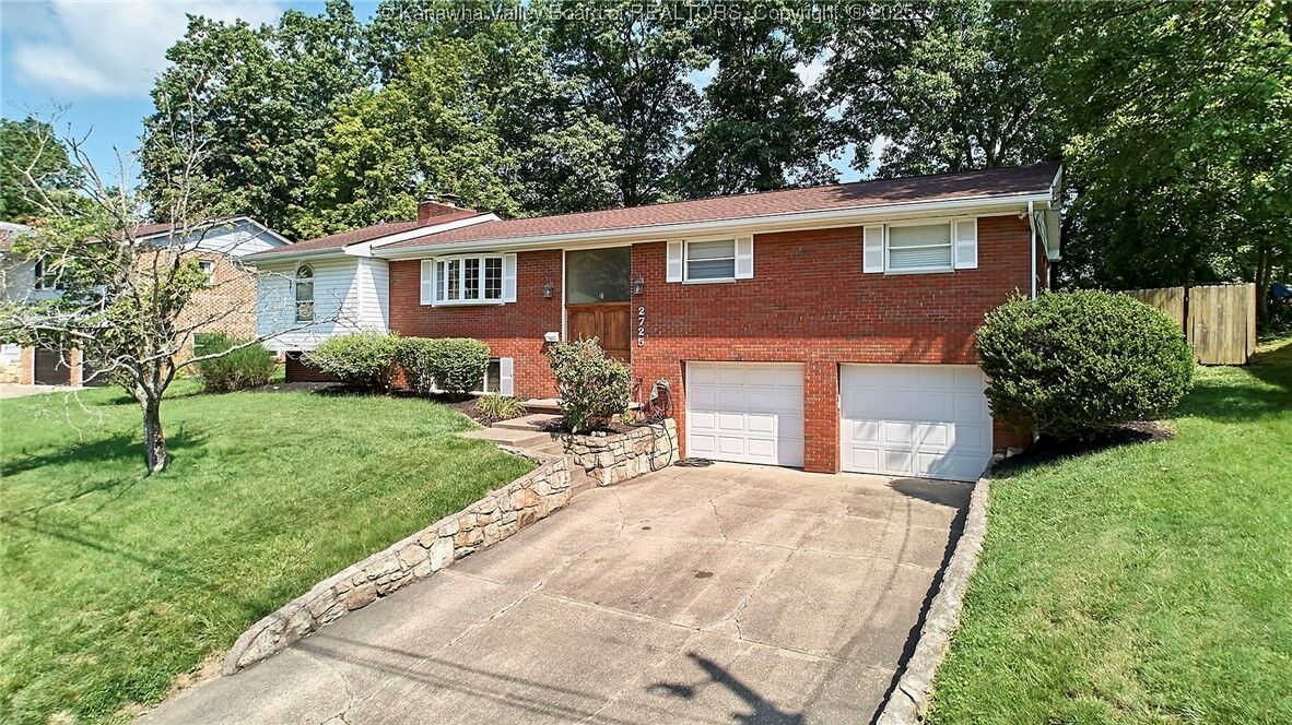 Property Photo:  2725 Lakeview Drive  WV 25177 