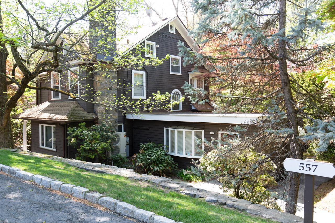 Property Photo:  557 Martling  NY 10591 