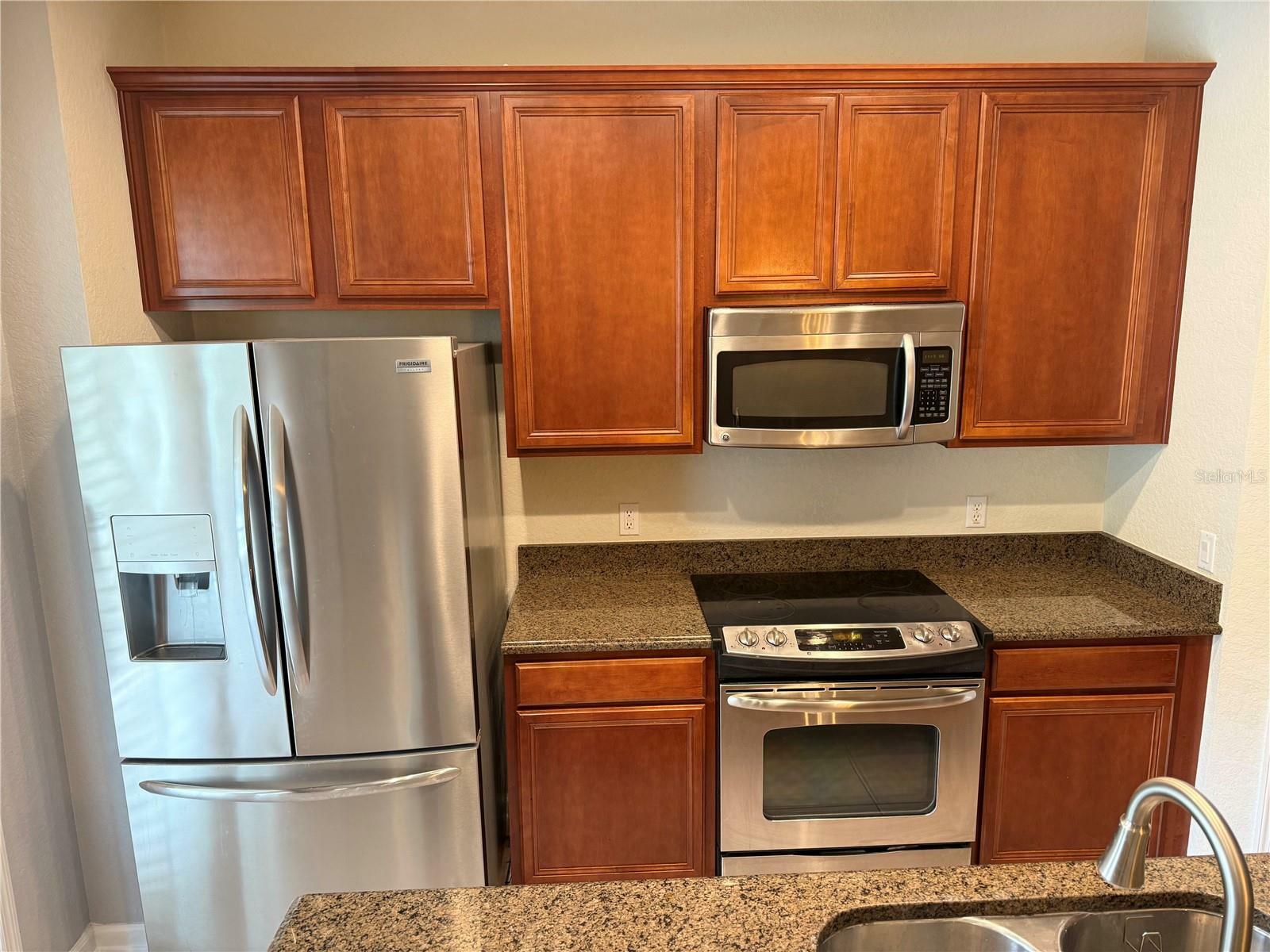 Property Photo: 7722 Fairgrove Avenue FL 34786