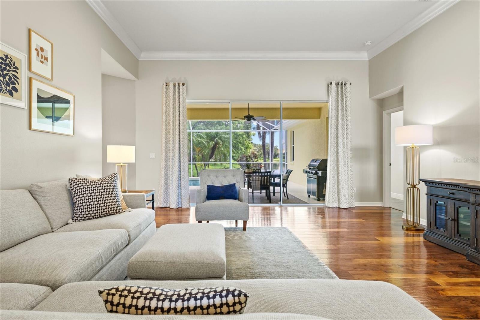 Property Photo: 6216 Donnington Court FL 34238