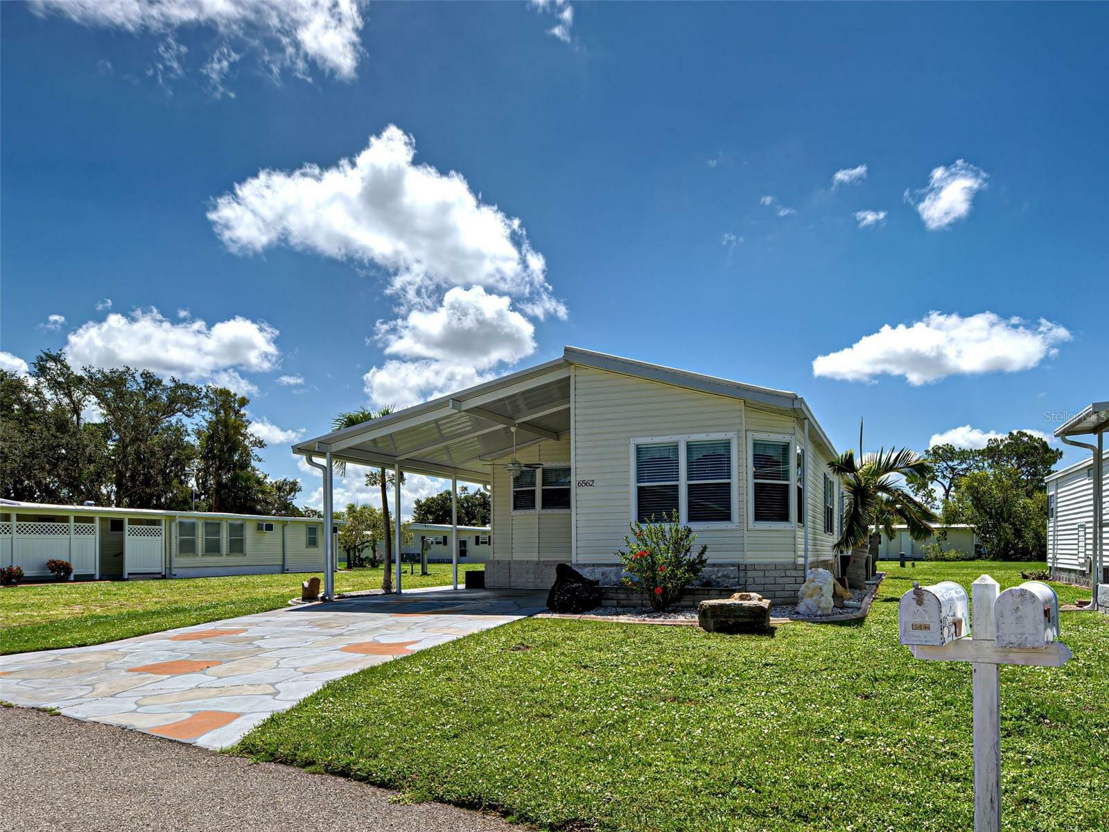 Property Photo: 6562 Hikina Drive FL 34287
