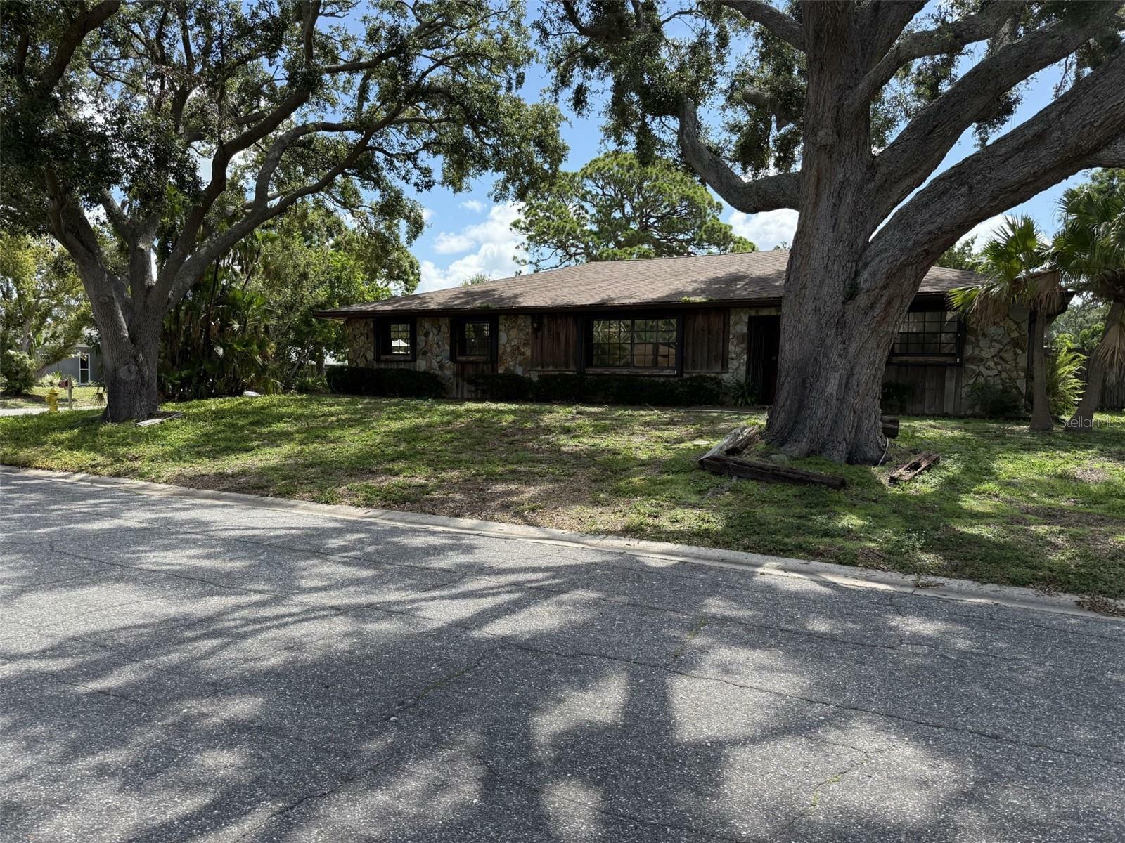 Property Photo:  211 55th Street NW  FL 34209 