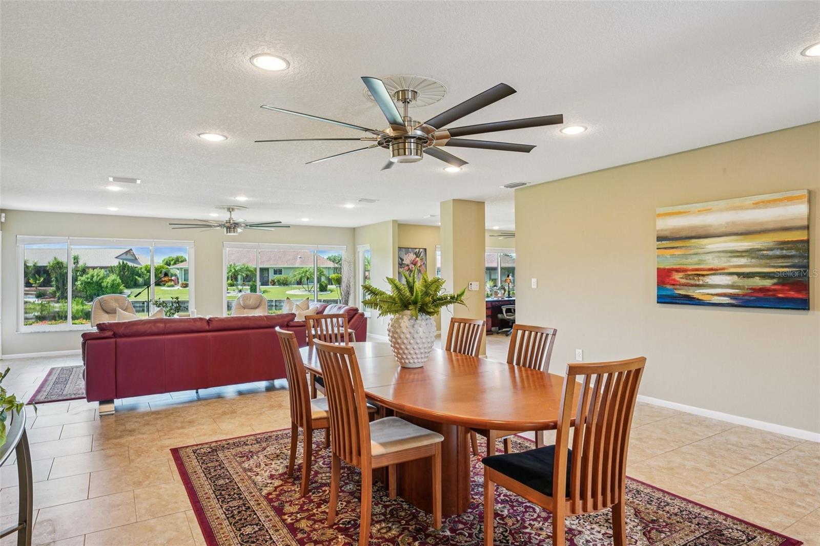 Property Photo:  2110 W View Drive  FL 33573 