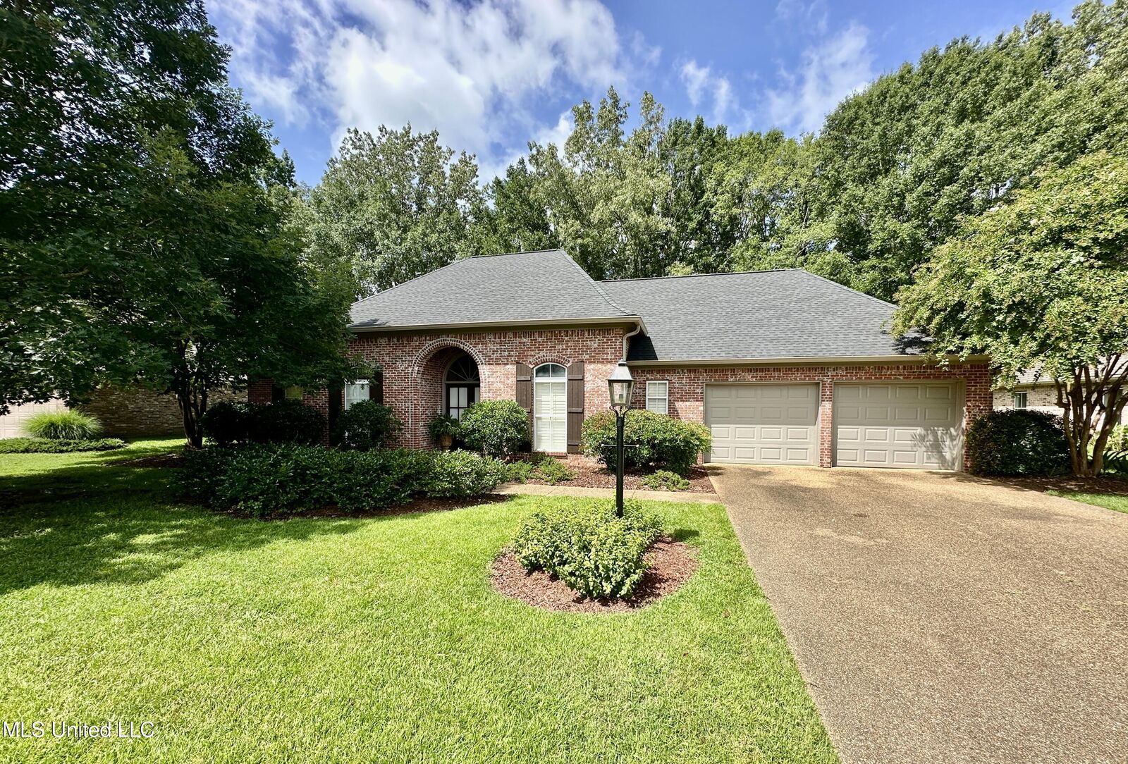 Property Photo: 107 Thornwood Drive MS 39056
