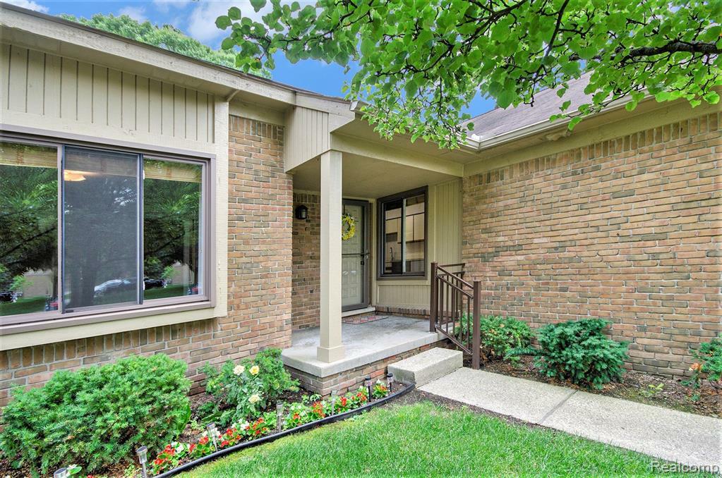 Property Photo: 654 Tennyson MI 48307 4248