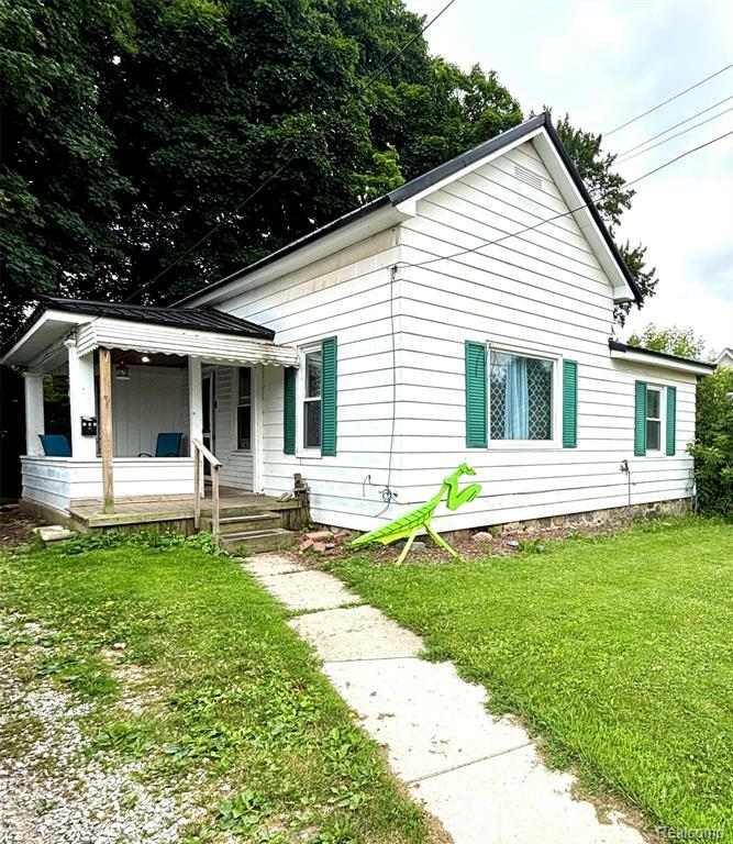 Property Photo: 104 Park Avenue MI 48097 2851
